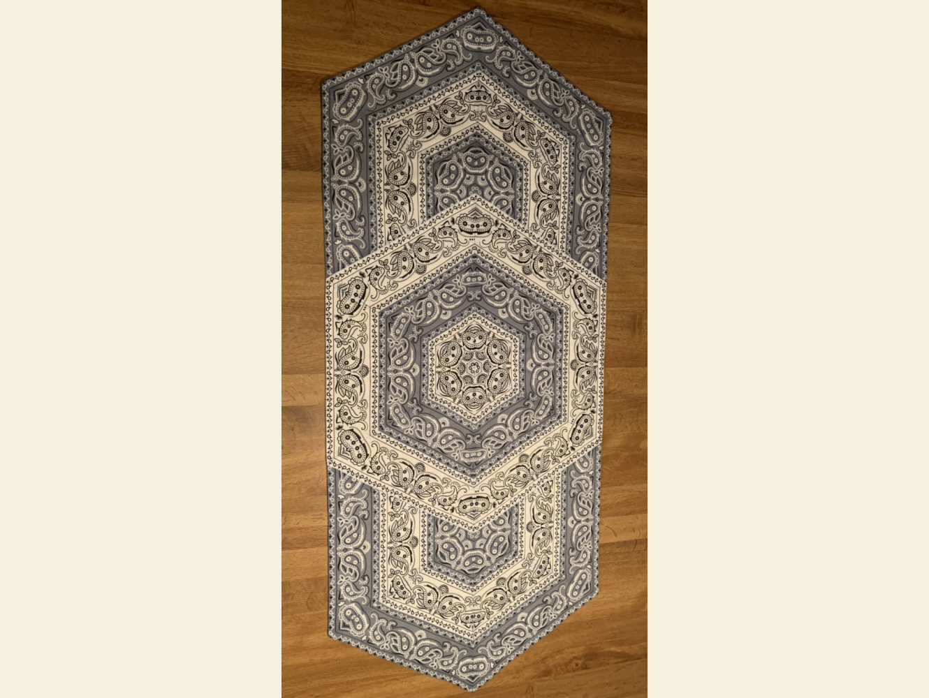 Bandana Quilted Table / Bed Runner - Quilt Pattern - INSTANT DOWNLOAD